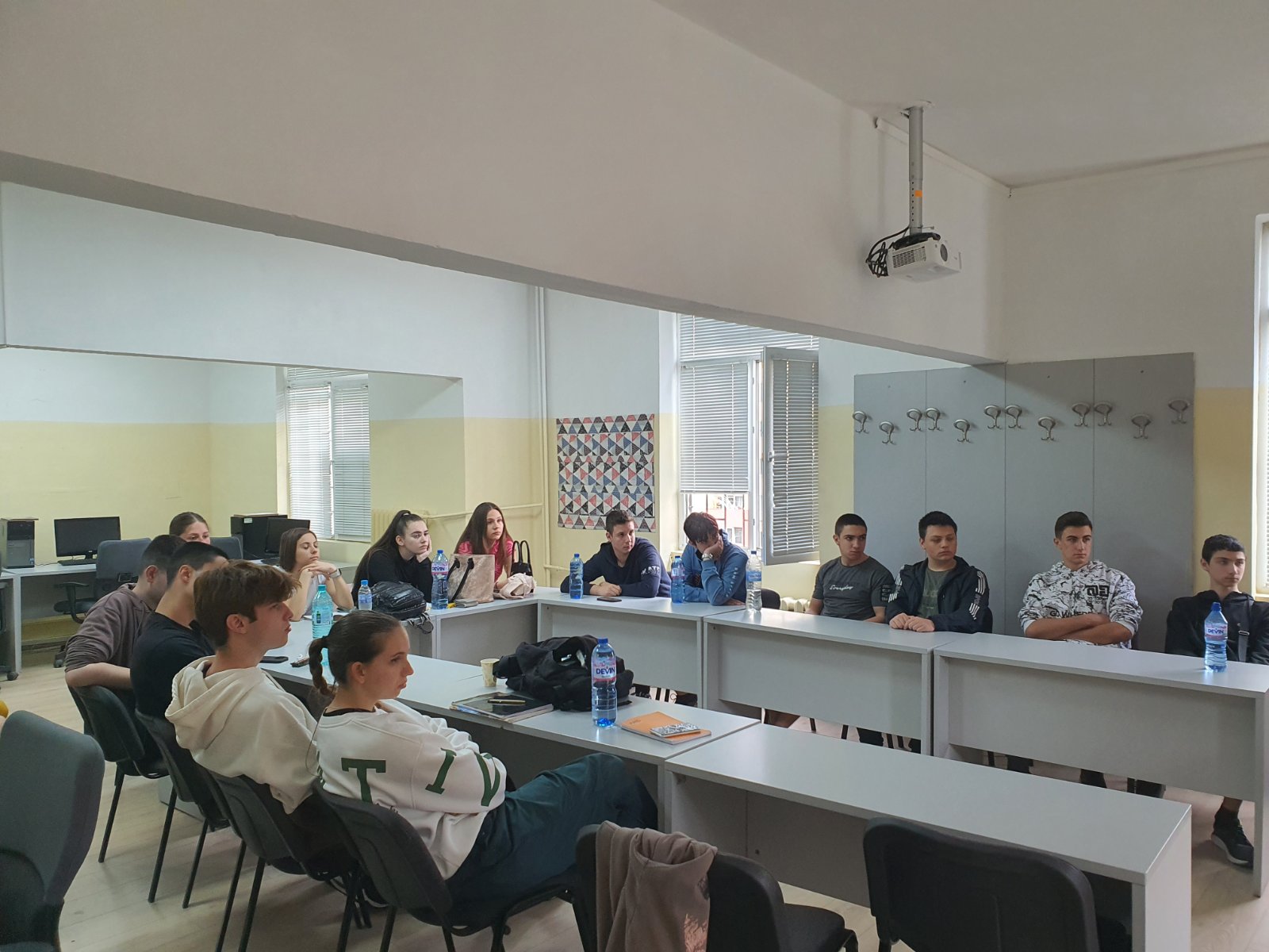 Предтавители на IT компания в час по ИТ